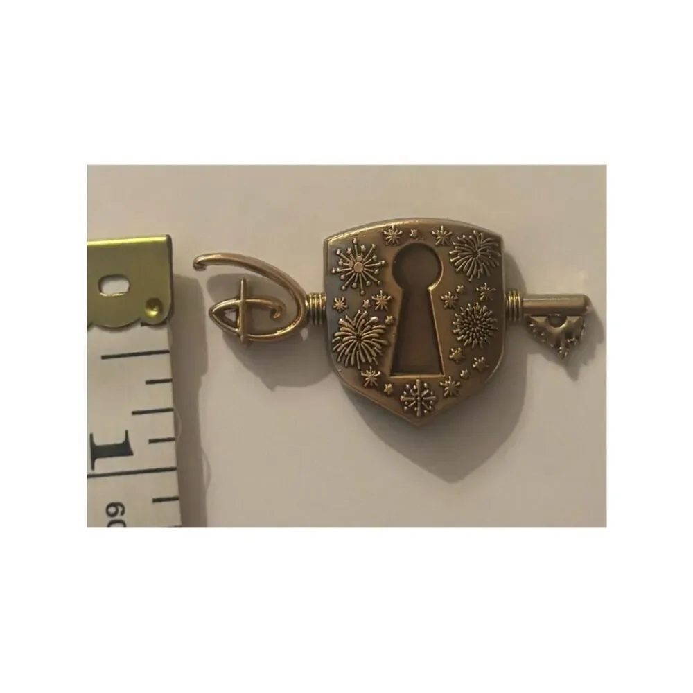 Disney Parks Store Key and Lock Pin ~ Pristine